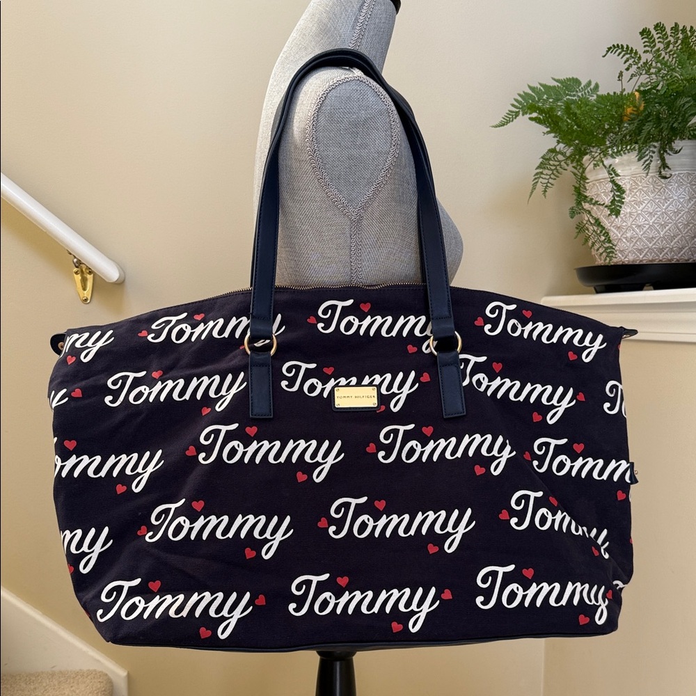 New Tommy Hilfiger Red/White & Blue Tote with hearts. Logo metal plate on front